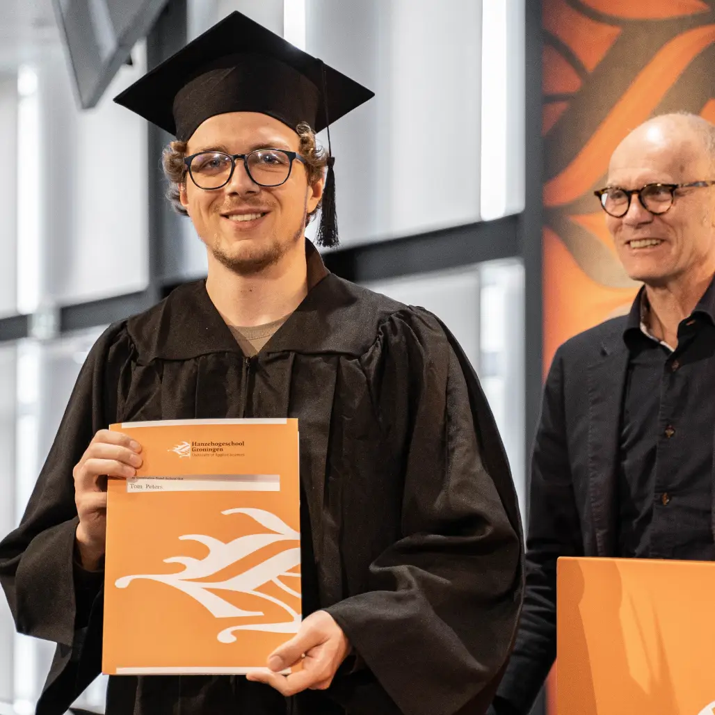 Tom Peters bei seiner Diplomvergabe Webdesign & Branding -Internationale Kommunikation (BA)